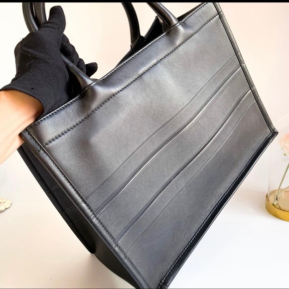 Christian Dior Leather Book Tote - Medium - Picture 3 of 16